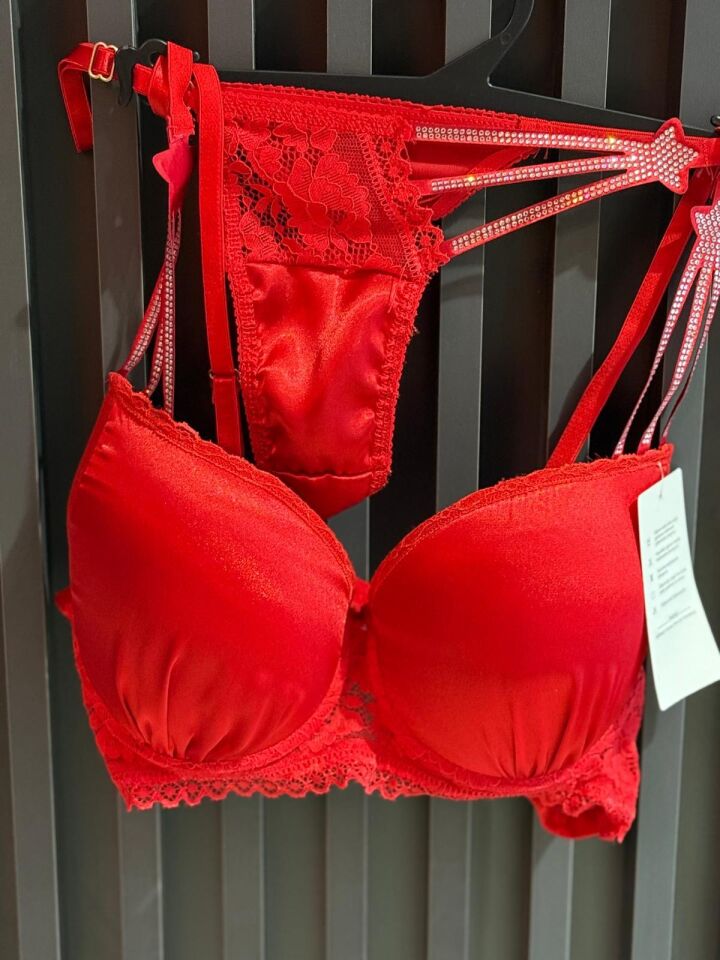 Kırmızı Sütyen Takım